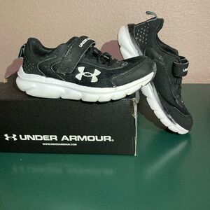 Under Armour Kids Black and White Velcroe Sneakers